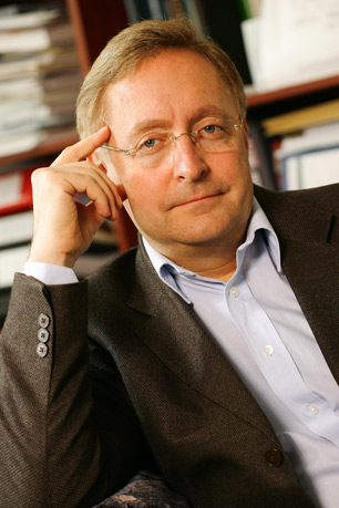 Prof. MUDr. Petr Arenberger, DrSc.,MBA, přednosta Dermatovenerologické kliniky 3. LF UK a FNKV, místopředseda ČLS JEP a předseda její České dermatovenerologické společnosti. Prof. MUDr. Petr Arenberger, DrSc.,MBA, přednosta Dermatovenerologické kliniky 3. LF UK a FNKV, místopředseda ČLS JEP a předseda její České dermatovenerologické společnosti.