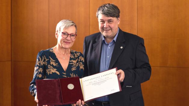 Doktorka Svobodová získala stříbrnou pamětní medaili UK