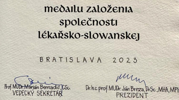 Slovenská lékařská společnost udělila nejvyšší ocenění za odbornou spolupráci dvěma našim lékařům