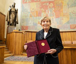 Prof. Černá oceněna zlatou medailí UK
