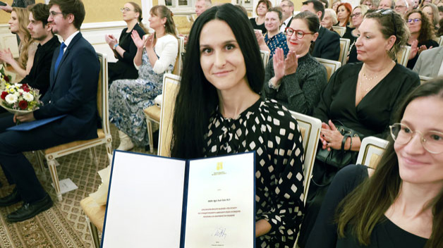 MUDr. P. Tichá získává Cenu ministra školství, mládeže a tělovýchovy pro vynikající absolventku doktorského studijního programu